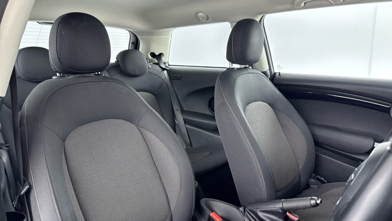 MINI Hatchback 1.5 Cooper Classic 3dr Auto Petrol Hatchback